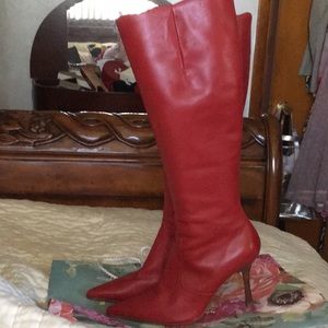 Tall  Tommy Hilfiger boots in good condition .l